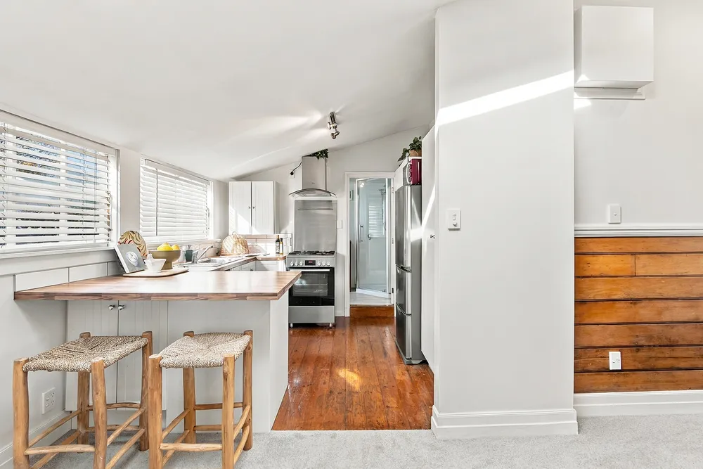 Photos of 147a Holly Road