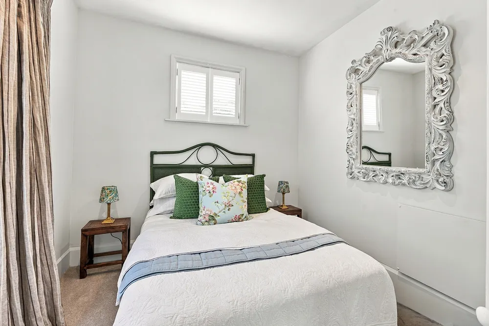 Photos of 147a Holly Road