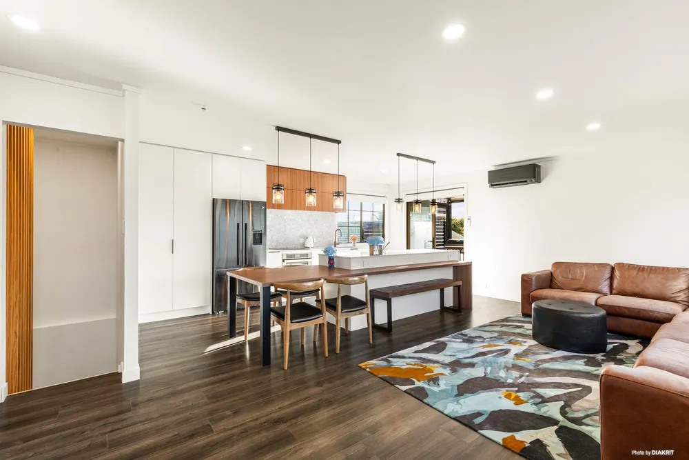 Photos of 39 Paterson Avenue West