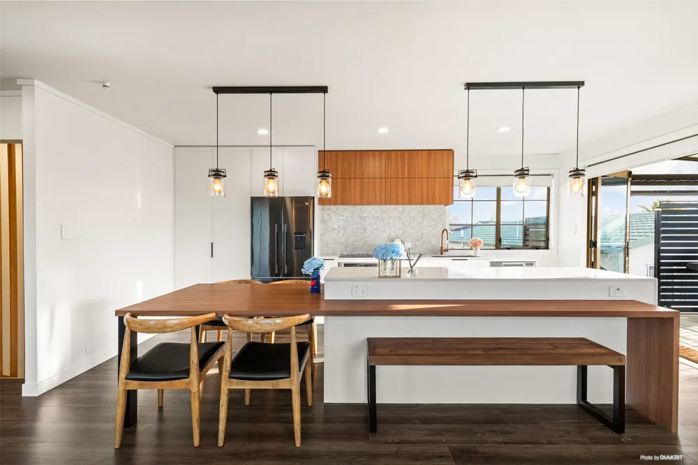 Photos of 39 Paterson Avenue West