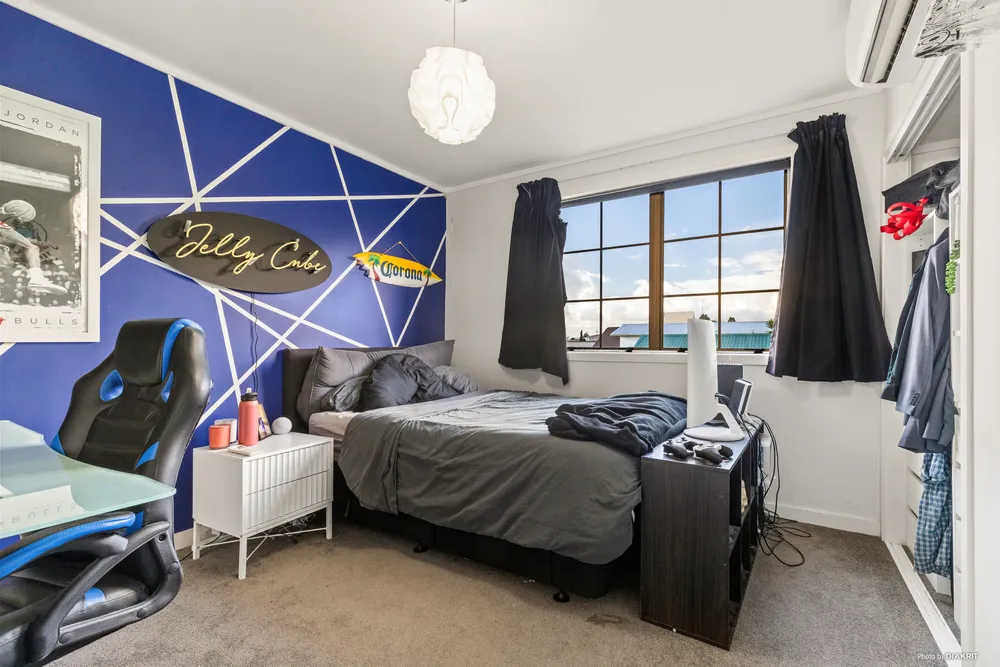 Photos of 39 Paterson Avenue West