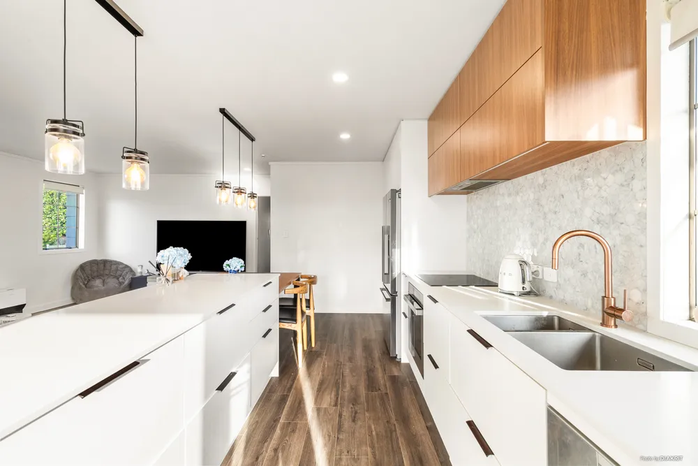 Photos of 39 Paterson Avenue West