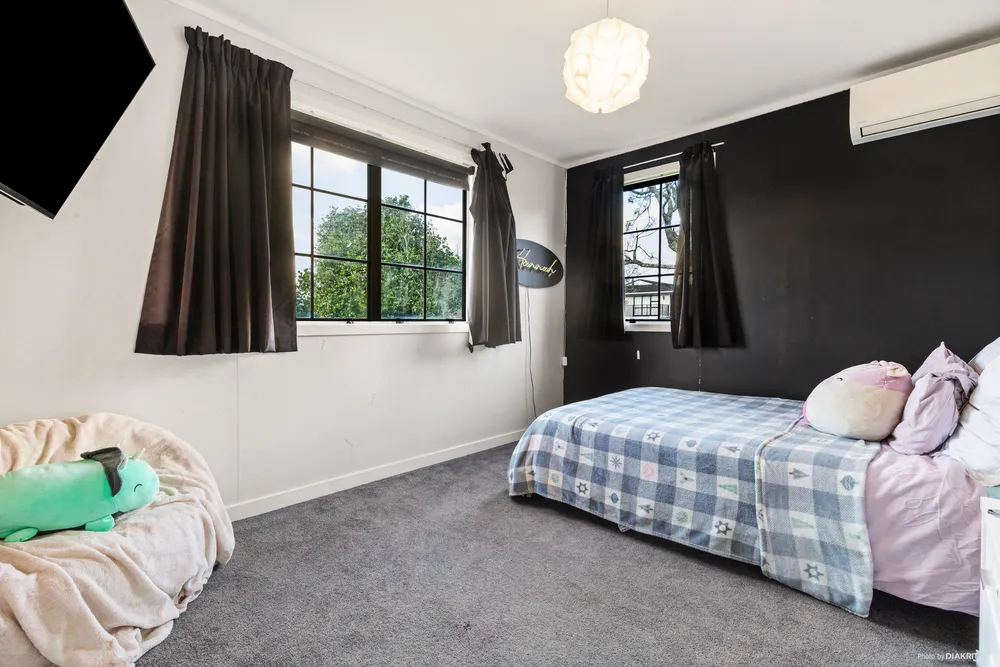 Photos of 39 Paterson Avenue West