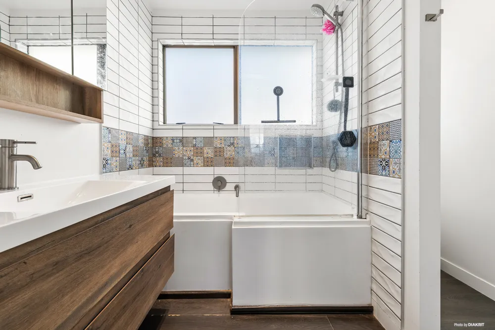 Photos of 39 Paterson Avenue West