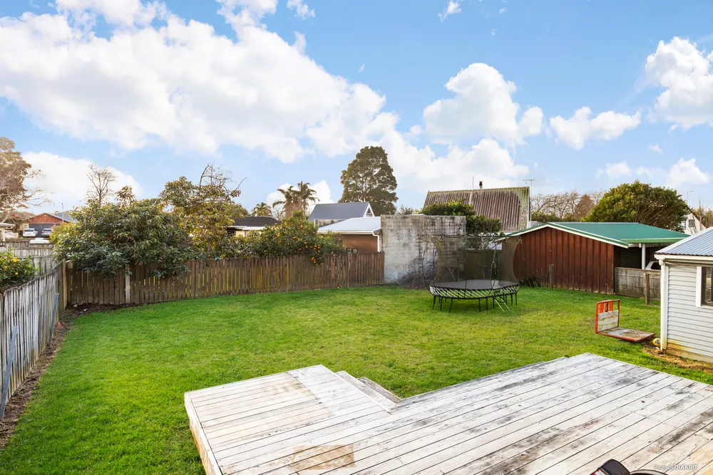 Photos of 39 Paterson Avenue West