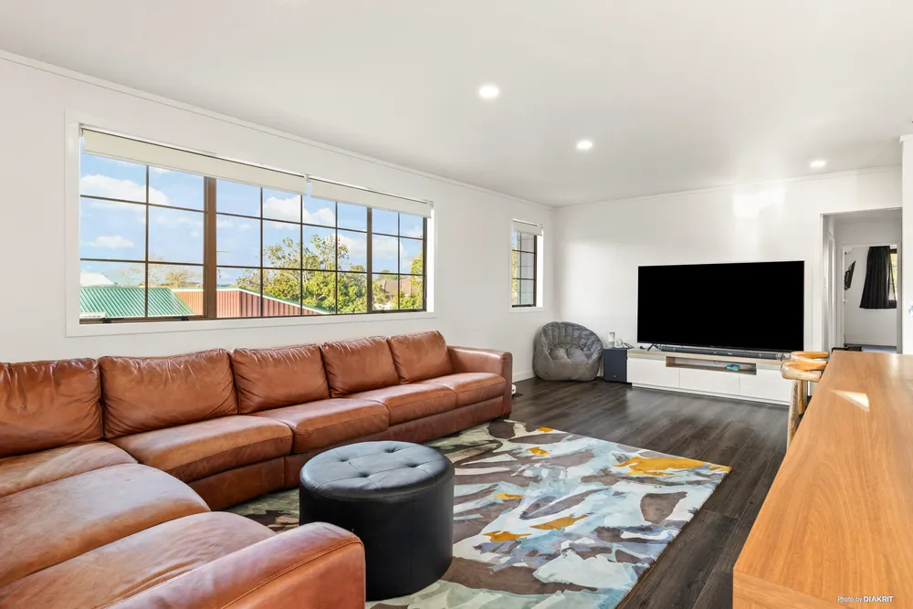 Photos of 39 Paterson Avenue West