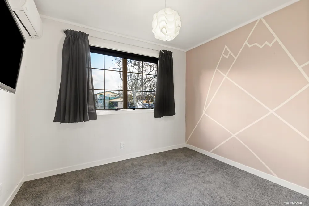 Photos of 39 Paterson Avenue West