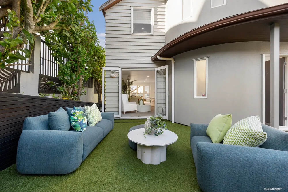 Photos of 25 Holgate Road