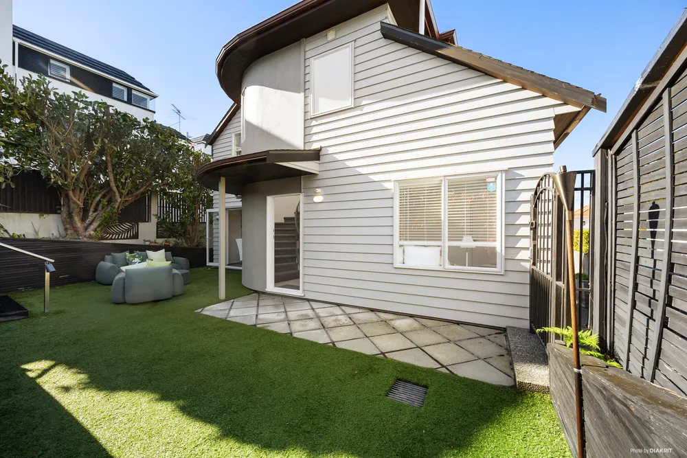 Photos of 25 Holgate Road