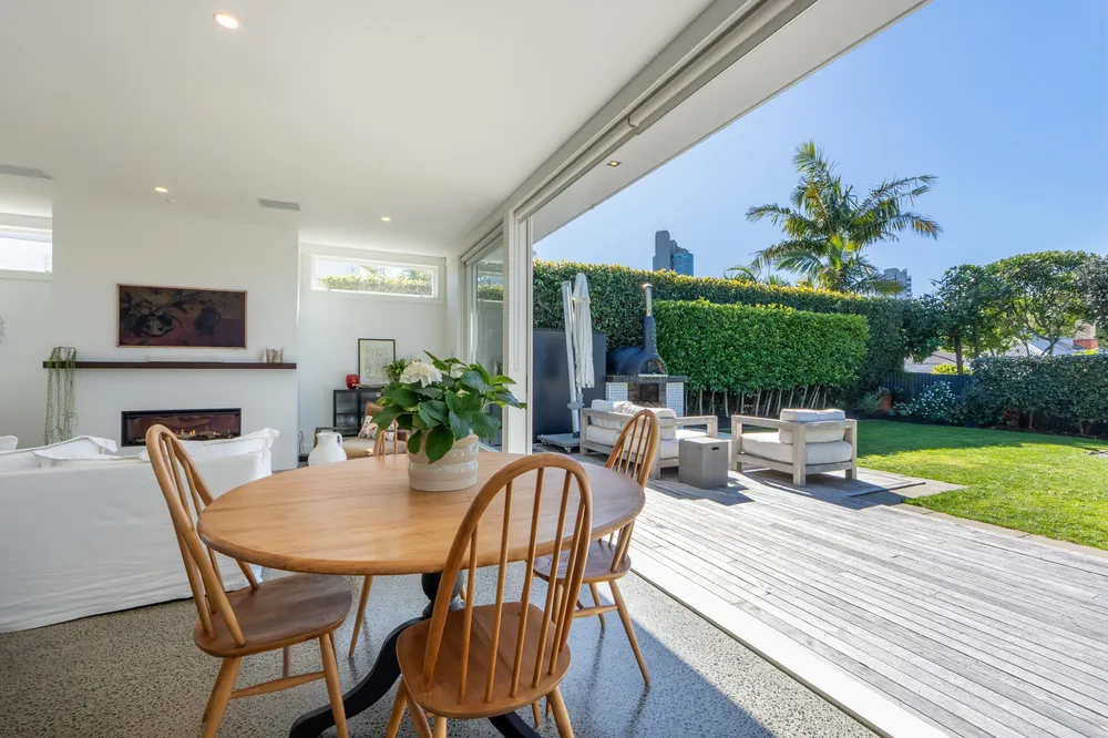 Photos of 16 John Street