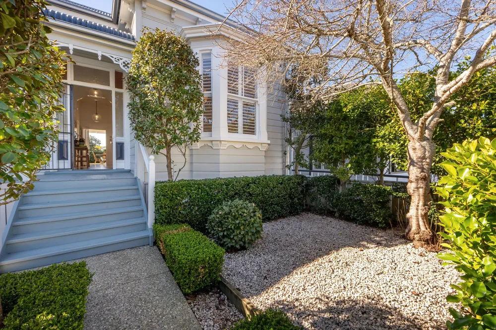 Photos of 16 John Street