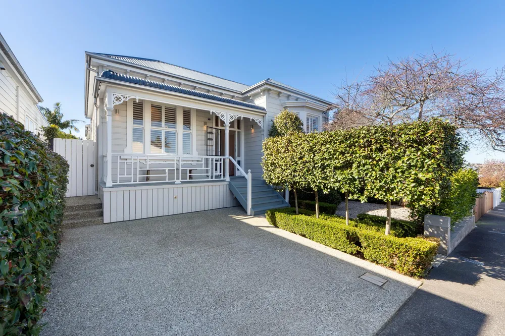 Photos of 16 John Street