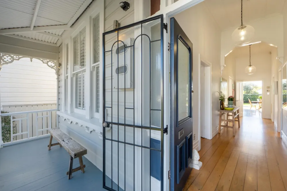 Photos of 16 John Street