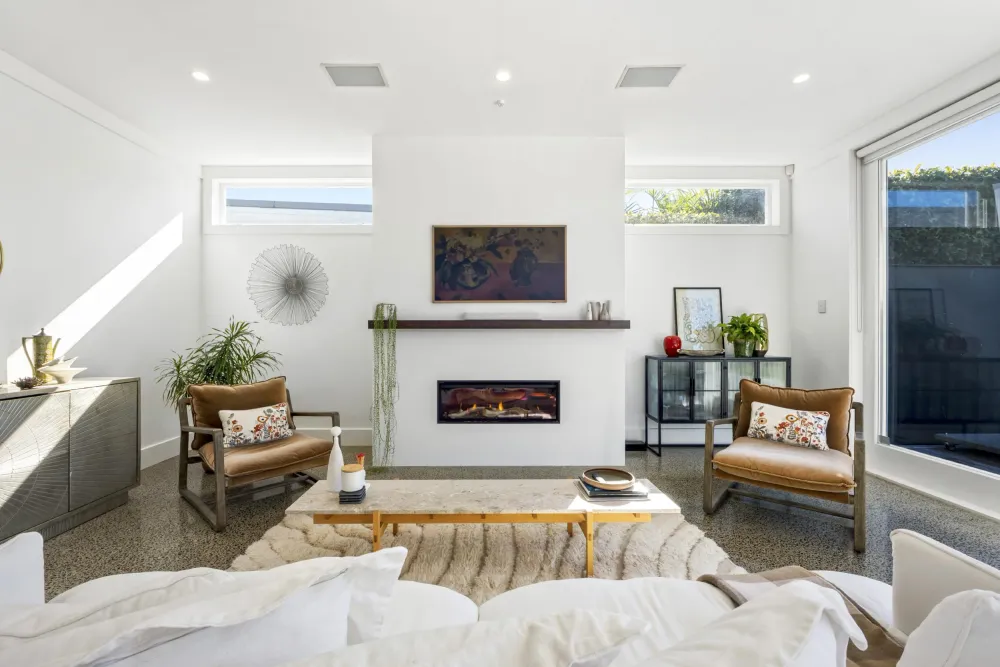 Photos of 16 John Street