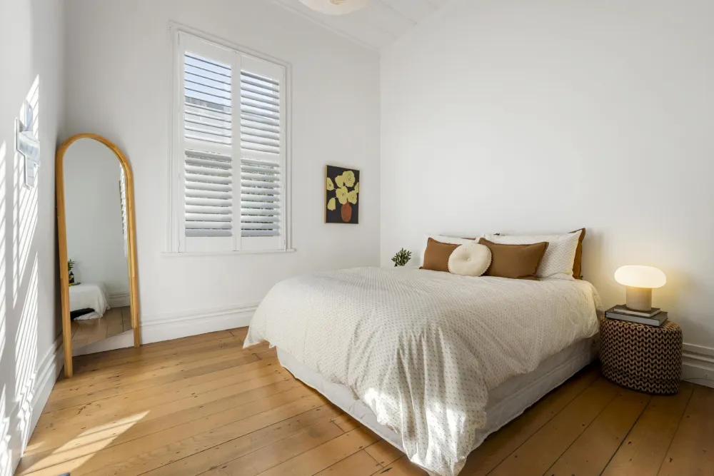 Photos of 16 John Street