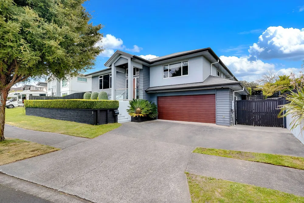 Photo of 5 Bishopsworth Way, Huntington