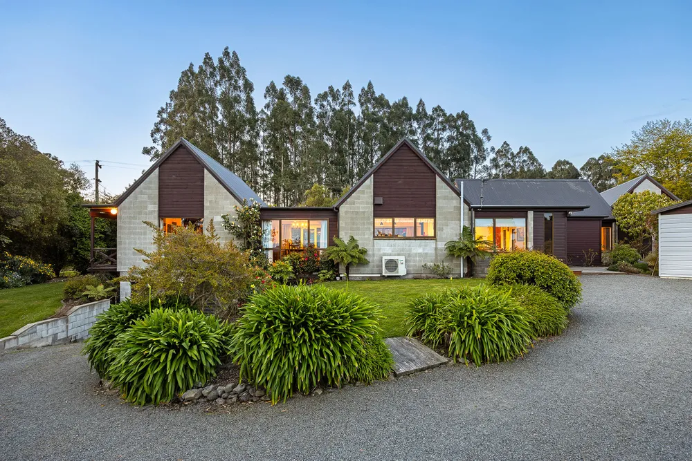 Photos of 12 Mowatts Road