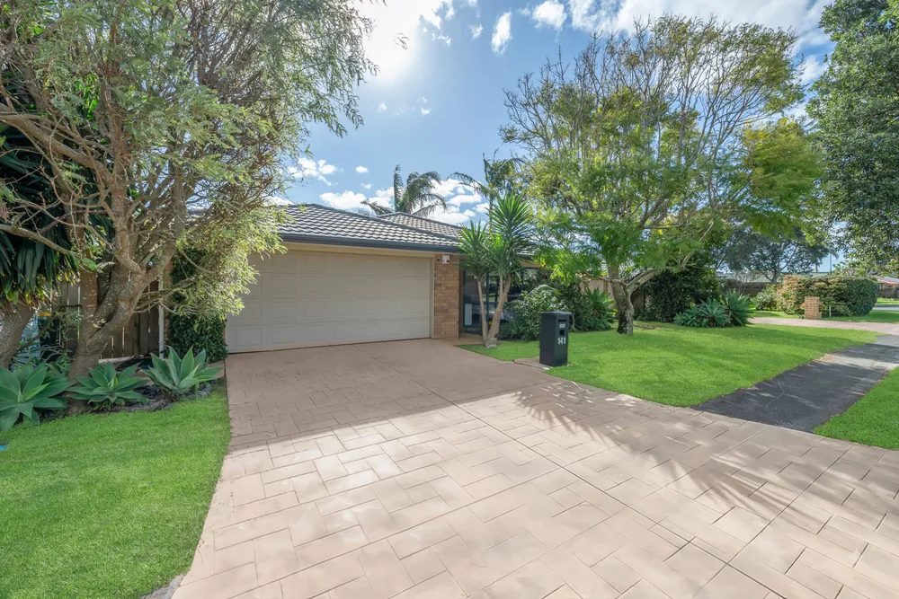Photos of 141 Guys Road