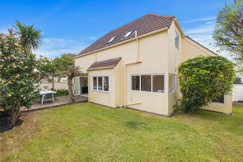Photos of 2/142 Riddell Road