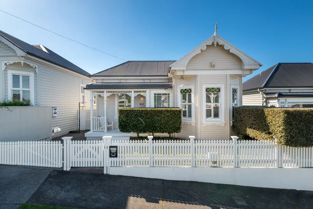Photos of 46 Albany Road