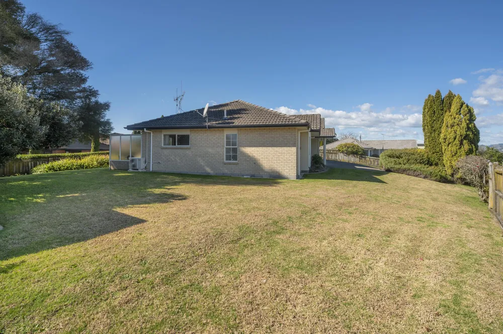 Photos of 36 Bell Common Close