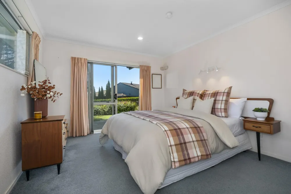 Photos of 36 Bell Common Close