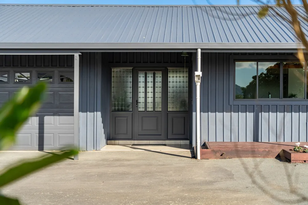 Photos of 75e Paremata Haywards Road