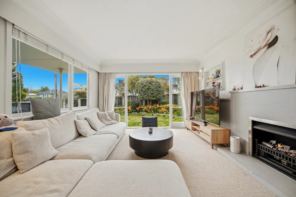 Photos of 17 Appleyard Crescent