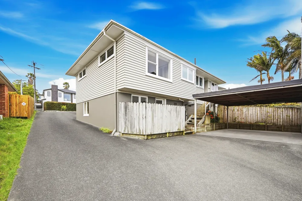 Photos of 17 Appleyard Crescent