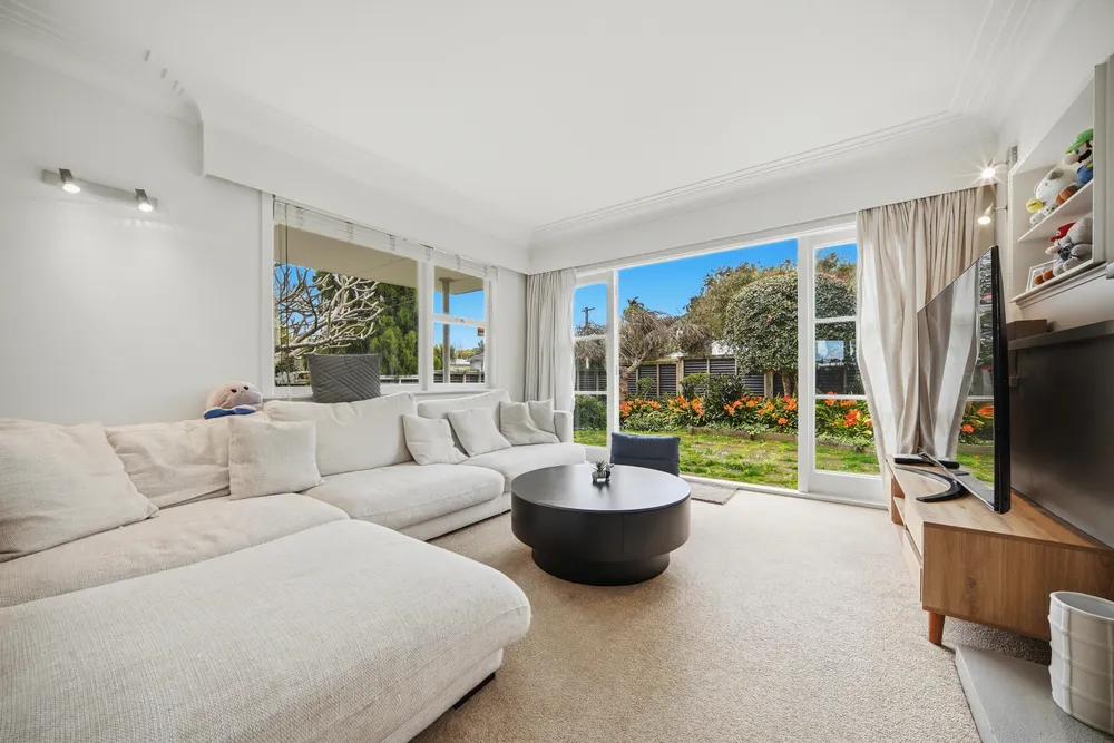 Photos of 17 Appleyard Crescent