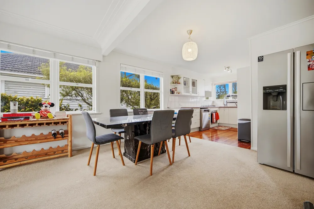 Photos of 17 Appleyard Crescent