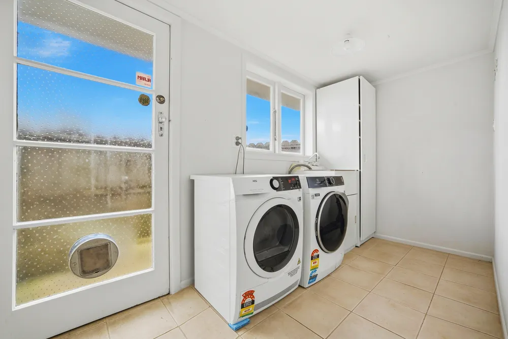 Photos of 17 Appleyard Crescent
