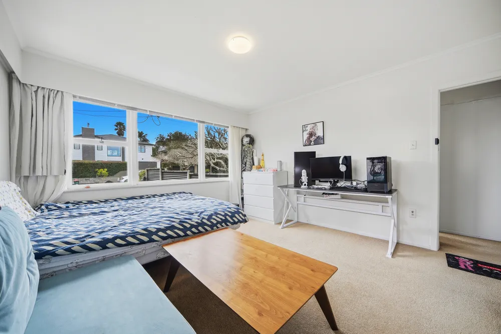 Photos of 17 Appleyard Crescent