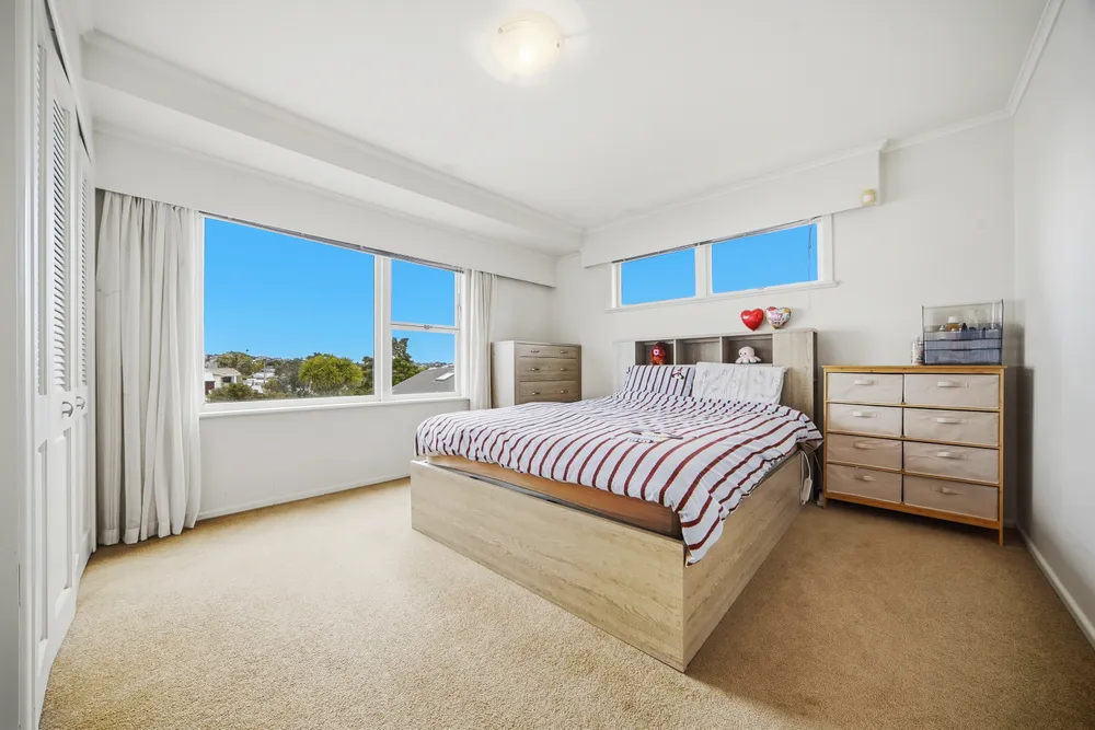 Photos of 17 Appleyard Crescent