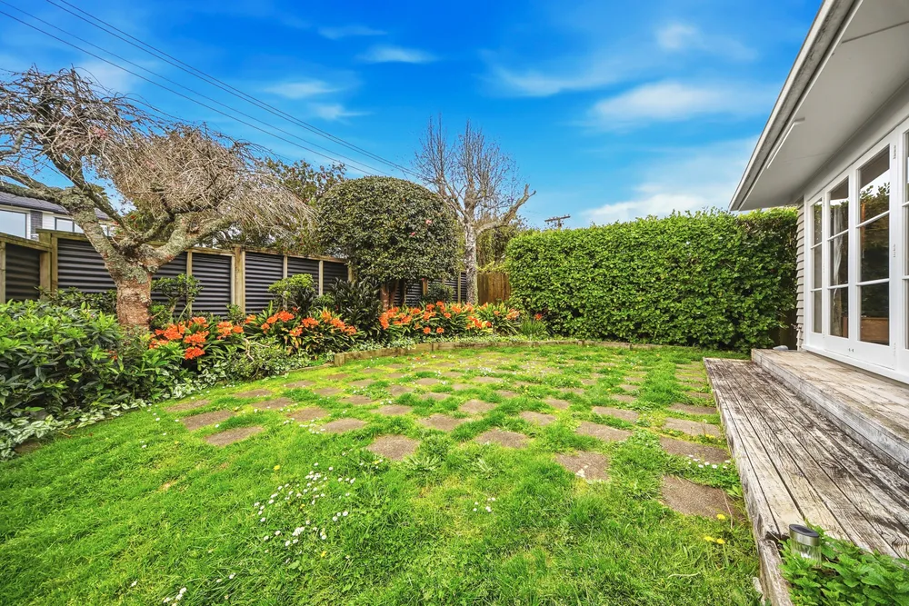 Photos of 17 Appleyard Crescent