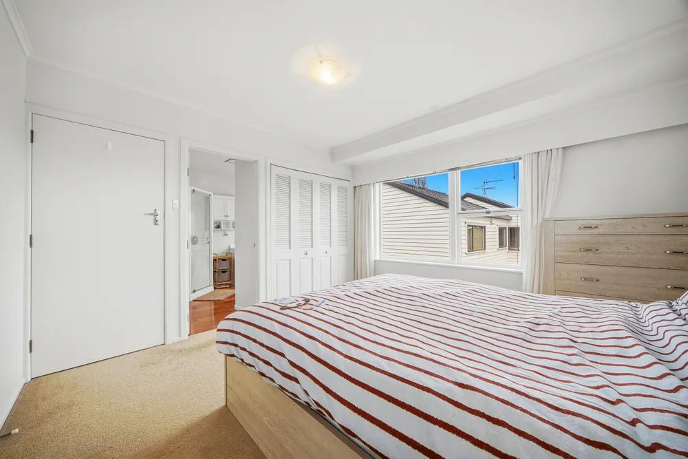 Photos of 17 Appleyard Crescent