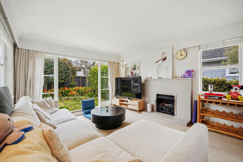 Photos of 17 Appleyard Crescent