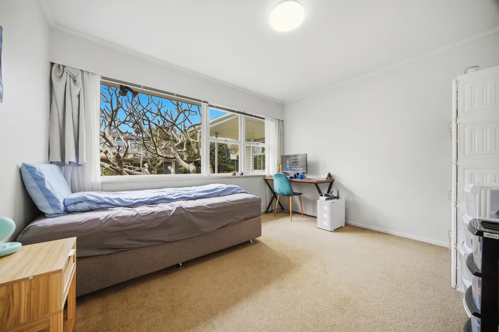 Photos of 17 Appleyard Crescent