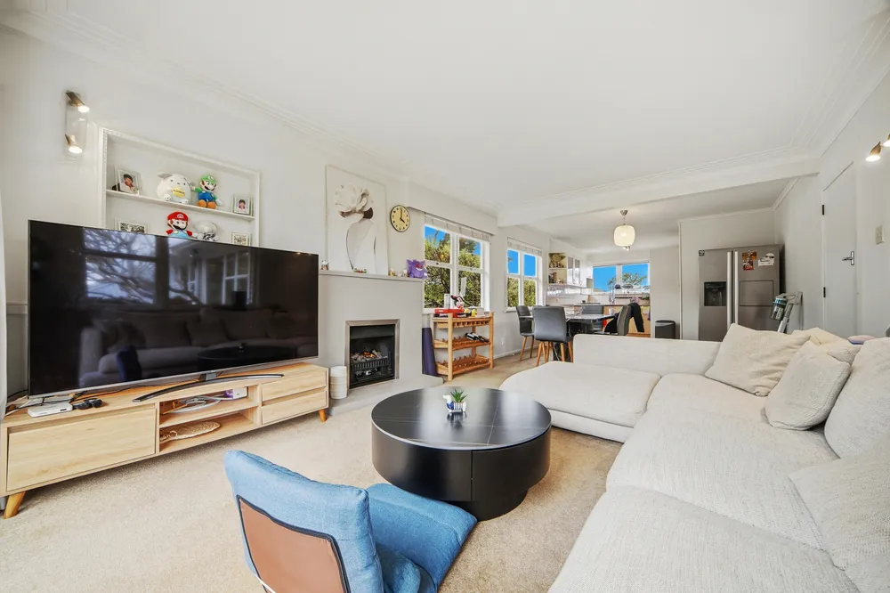 Photos of 17 Appleyard Crescent