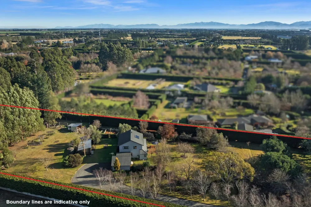 Photos of 1055 Tram Road