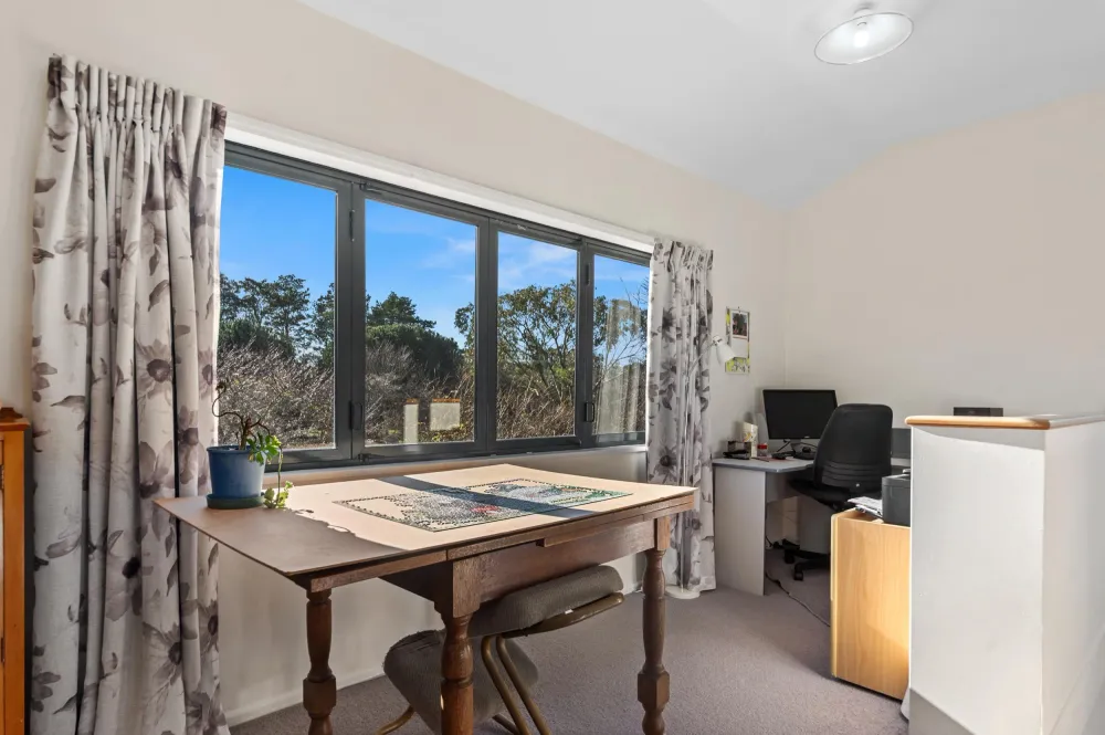 Photos of 1055 Tram Road