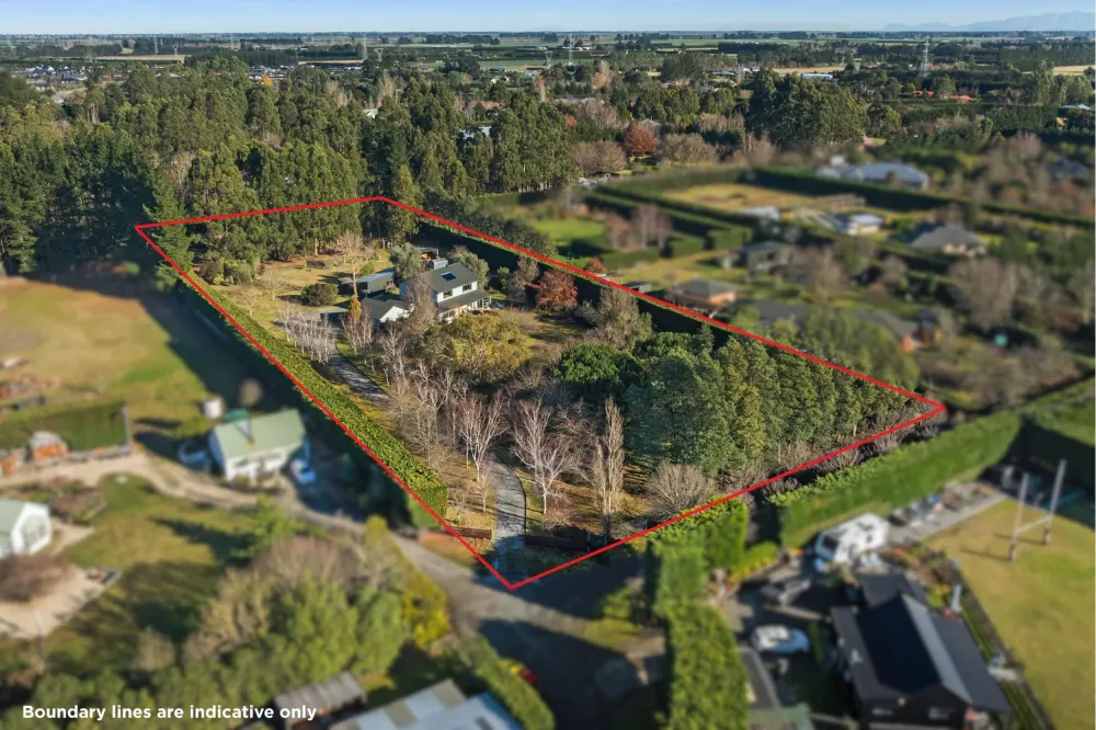 Photos of 1055 Tram Road