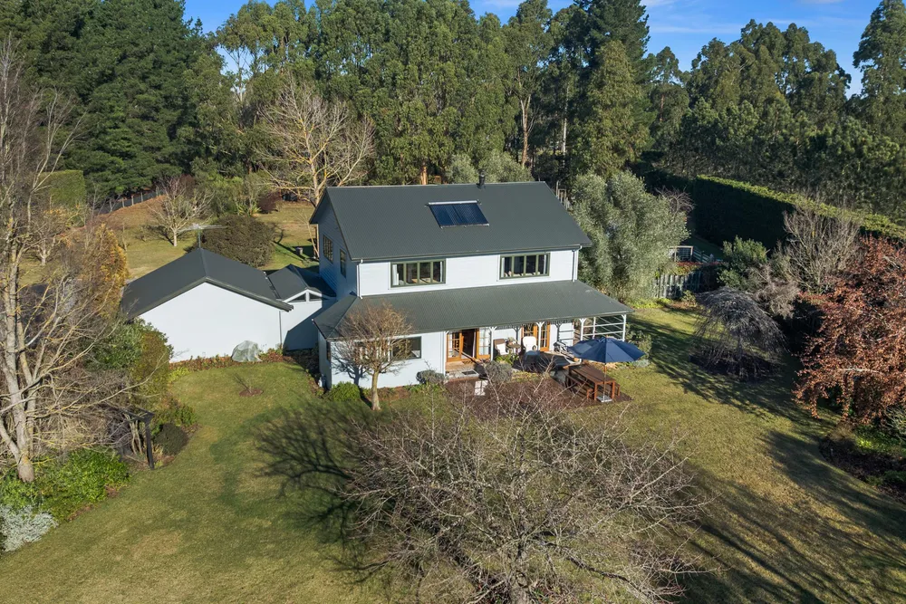 Photos of 1055 Tram Road