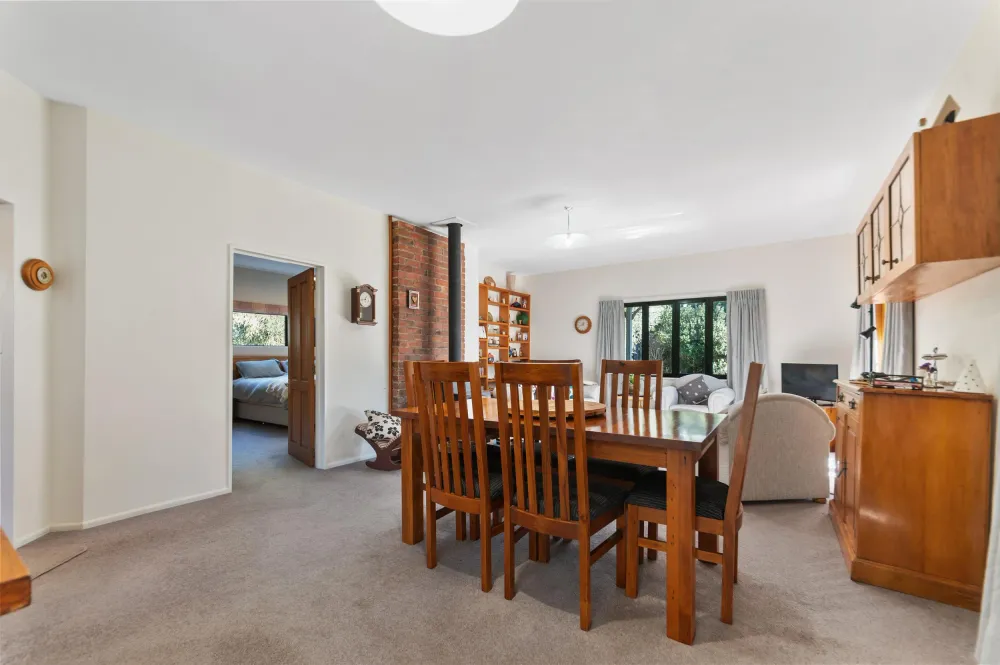 Photos of 1055 Tram Road