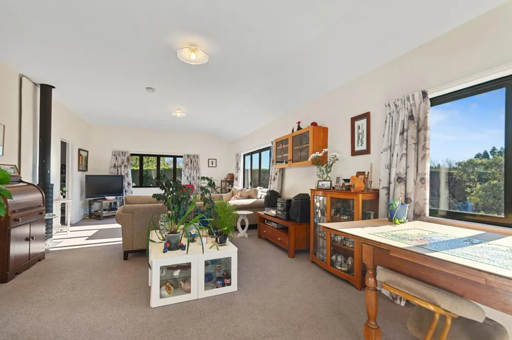 Photos of 1055 Tram Road