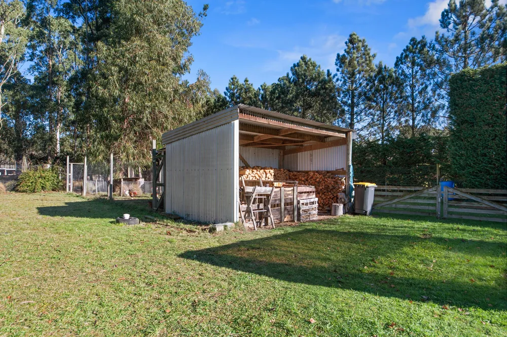 Photos of 1055 Tram Road