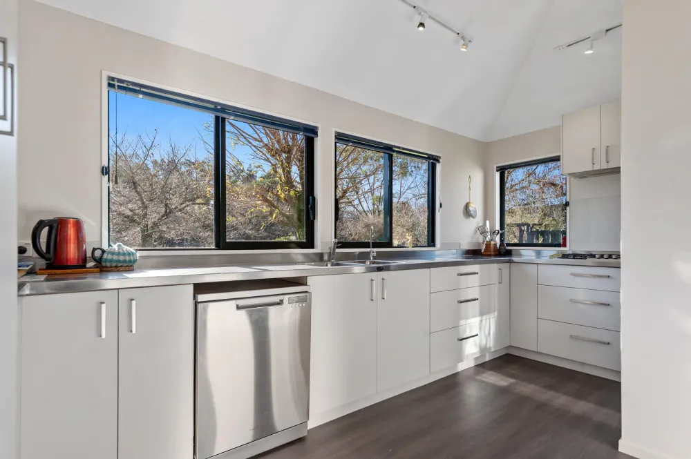 Photos of 1055 Tram Road