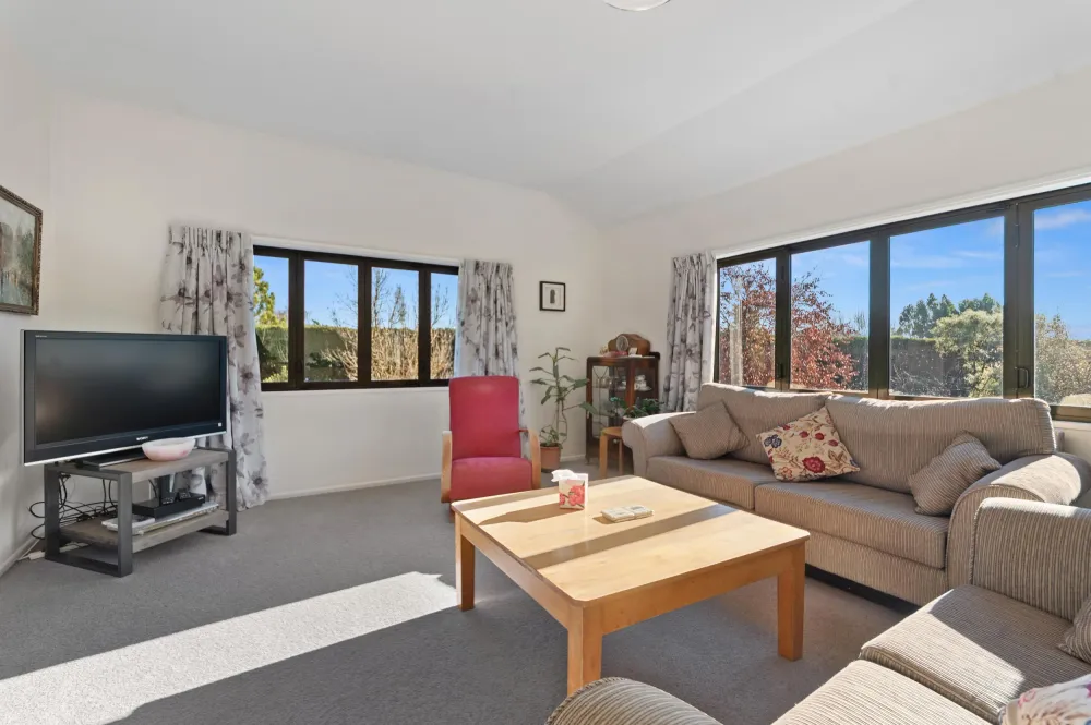 Photos of 1055 Tram Road