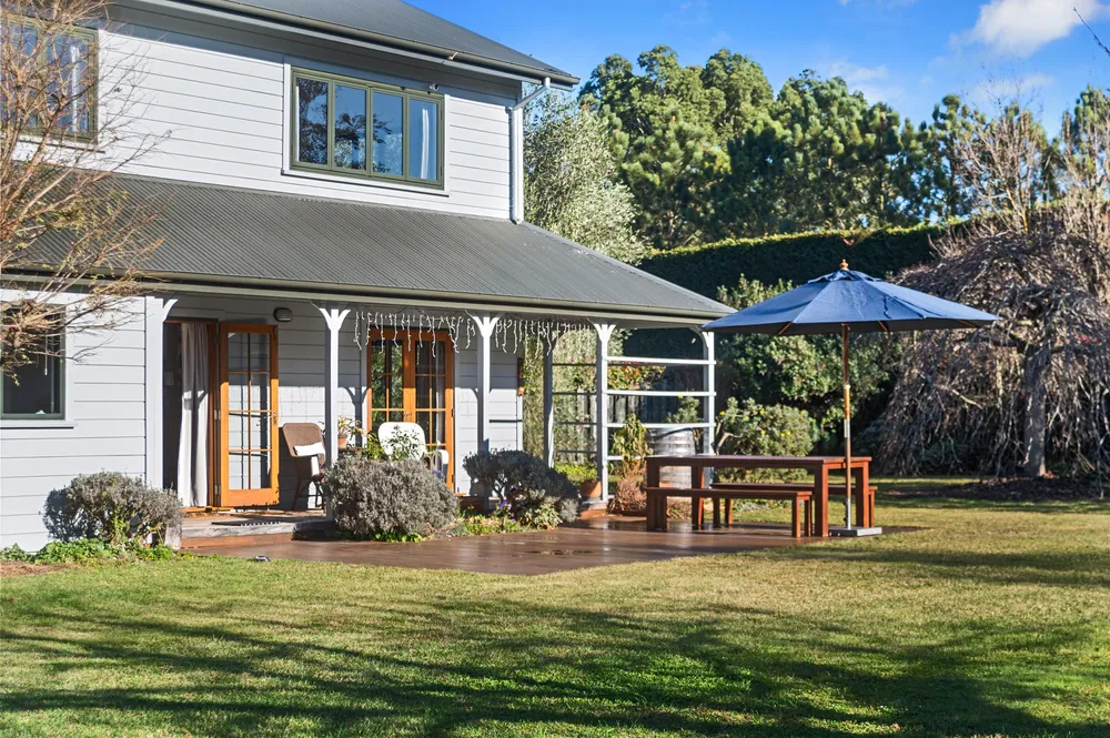 Photos of 1055 Tram Road
