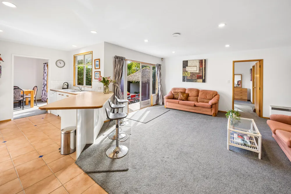 Photos of 25 Woodfern Crescent